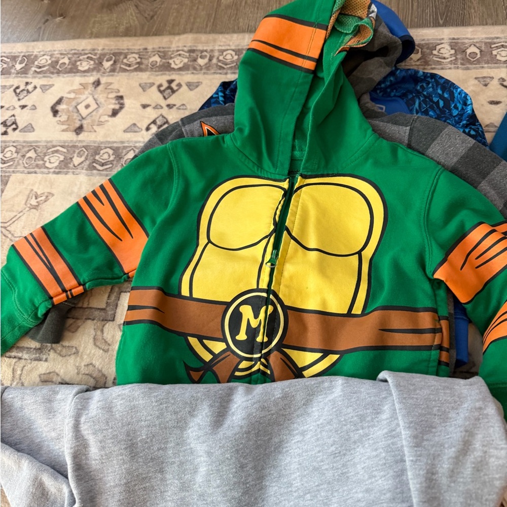 Boys 4T clothing bundle - Picture 10 of 12